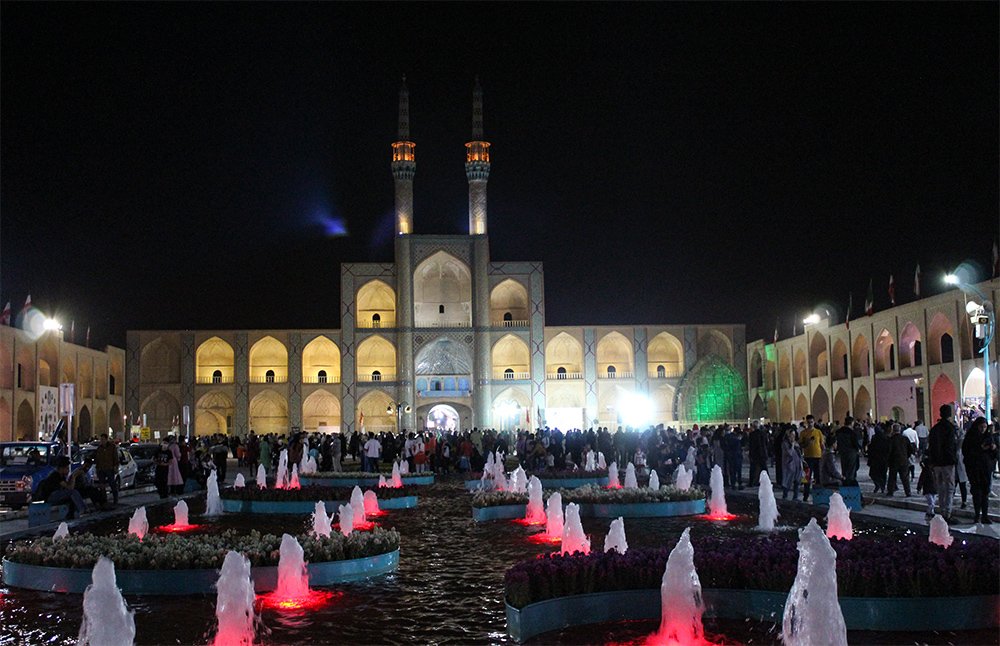 Amir Chakhmaq Square in Yazd, a historic Persian landmark featured in Yazd travel guide