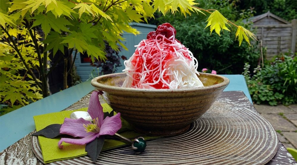Traditional Faludeh Shirazi with rosewater and lime