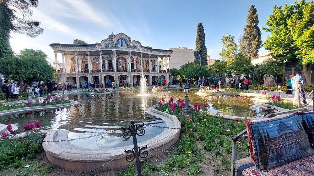 Shapouri house located at the heart of Shiraz